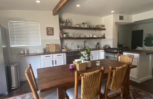 Tempe Casa | The Desert Farmhouse /Relaxing getaway close 2 everything Scottsdale and Tempe