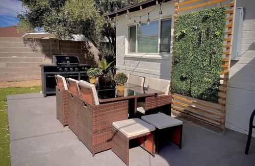 Tempe Casa | The Desert Farmhouse /Relaxing getaway close 2 everything Scottsdale and Tempe