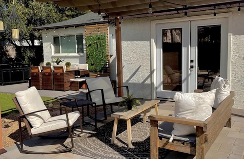 Tempe Casa | The Desert Farmhouse /Relaxing getaway close 2 everything Scottsdale and Tempe