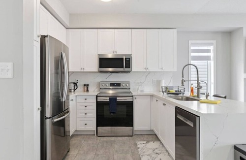 Ajax Casa | The Devineridge Executive House