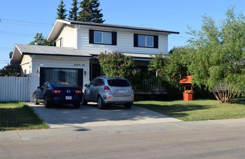 West Edmonton Cama Y Desayuno | The Dewberry Homestay B&B