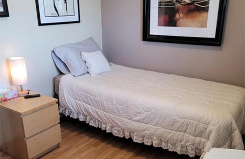 West Edmonton Cama Y Desayuno | The Dewberry Homestay B&B