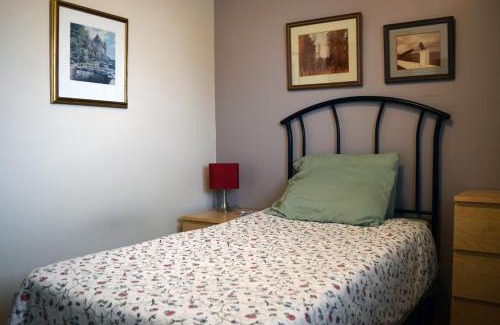 West Edmonton Cama Y Desayuno | The Dewberry Homestay B&B