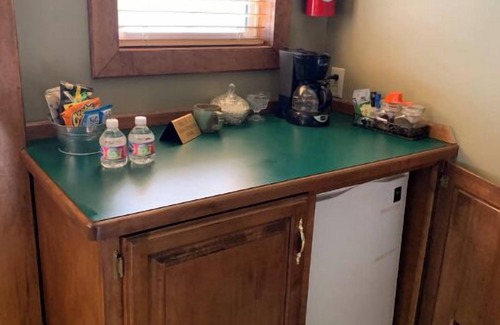 Marshfield Cabina | The Dickey House, Prairie Suite