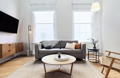 Old Port Apartamento | The Docent's Collection