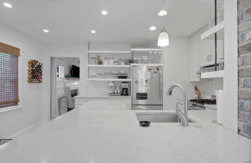 Bethel Park Casa | The Dog Haus near DT Pittsburgh |Pet Friendly| Self Check in!