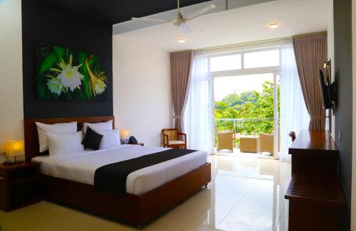 Kandy Complejo | The Dorwin Heights