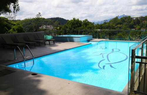 Kandy Complejo | The Dorwin Heights