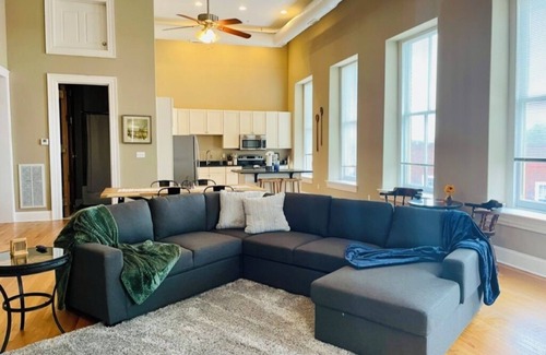 Downtown Cambridge Condominio | The Drinking Gourd: Stunning Penthouse in Historic Downtown Cambridge