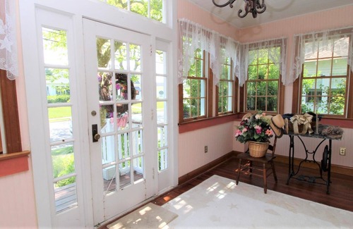 Village Green Casa | The Duck Pond Cottage presented by Homestead Real Estate!