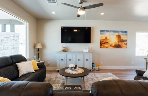 Hildale Casa | The Dunes-3Bed, 3Bath, Hot Tub