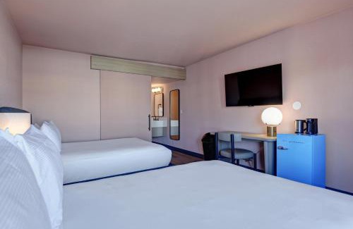Downtown Palm Springs Hotel | The Dunes Hotel (Palm Springs)