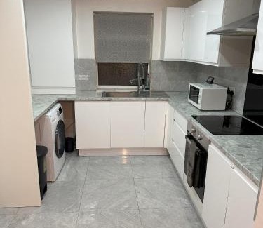 Milton Keynes Casa | The Eagle's Golden Nest