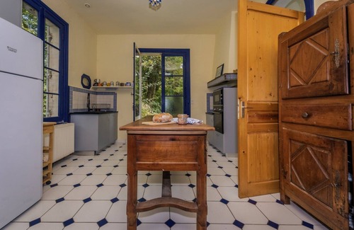 Mayac Casa | L'Aile Est – Elegancia histórica y confort moderno en el Château de Mayac con piscina compartida