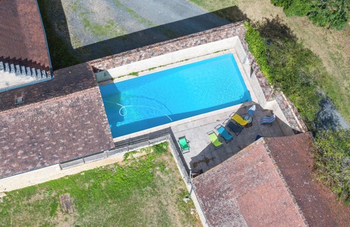 Mayac Casa | L'Aile Est – Elegancia histórica y confort moderno en el Château de Mayac con piscina compartida