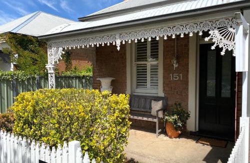 Orange Casa | The Edward Townhouse 151 - Tastefully Styled