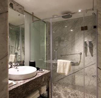 Bangalore City Center Hotel | The Elanza Hotel, Bangalore