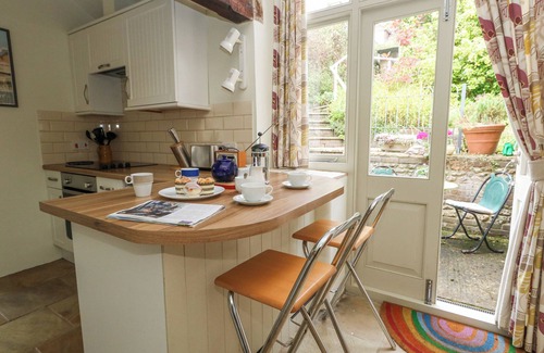 Frampton Cabaña | THE ELBOW, family friendly, character holiday cottage in Frampton
