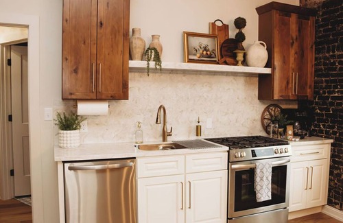 Leitchfield Apartamento | The Eleanor. 2 King bed/ 2 full bath