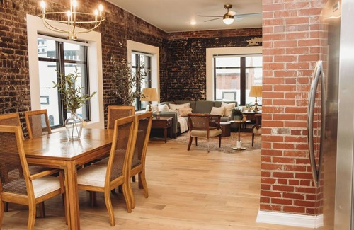 Leitchfield Apartamento | The Eleanor. 2 King bed/ 2 full bath
