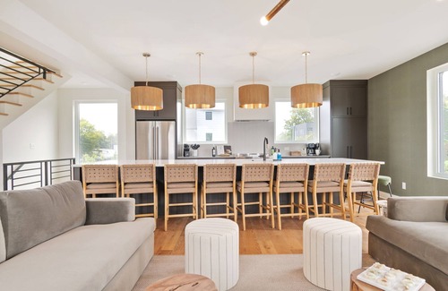 Chestnut Hill Casa | The Elmwood – Brand New, Rooftop Lounge w/Firepit