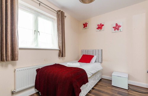 Bedford Casa | Elstow Retreat-Bedford XL 5BR Hse w/SUPERKING Beds