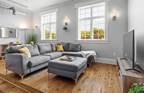 Siloam Springs Apartamento | The Ember Suite is perfect for that family weekend getaway or an extended stay!