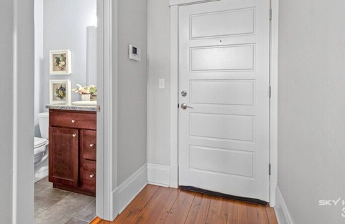 Siloam Springs Apartamento | The Ember Suite is perfect for that family weekend getaway or an extended stay!