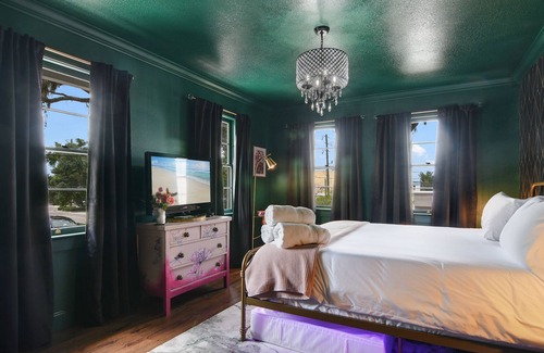 Sanford Casa | The Emerald Ritz Downtown