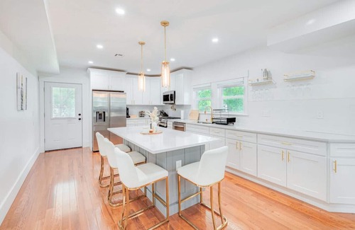 Milton Casa | The Enchanted Red Doors