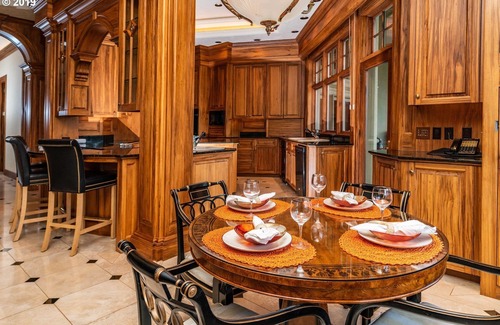 Roseburg Villa | The Engle House Villa de lujo y espacio para eventos en Oregon Wine Country