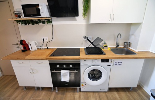 San Martín de Valdeiglesias Apartamento | The Grand Lakeview Retreat