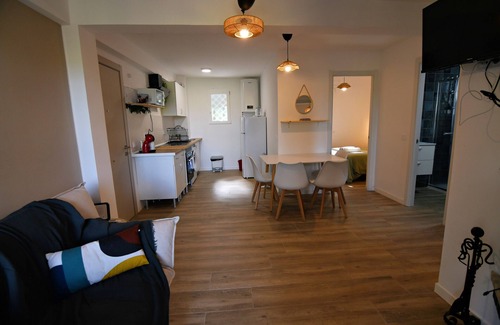 San Martín de Valdeiglesias Apartamento | The Grand Lakeview Retreat