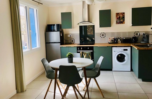 Puisserguier Apartamento | The esplanade, apartment in the city center in a quiet area