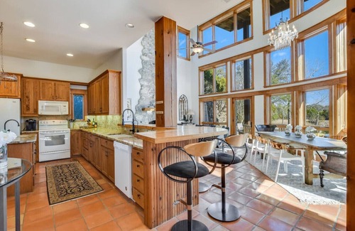 Barton Creek Highlands Casa | The Estate at Crystal Creek - 8 miles to Downtown!