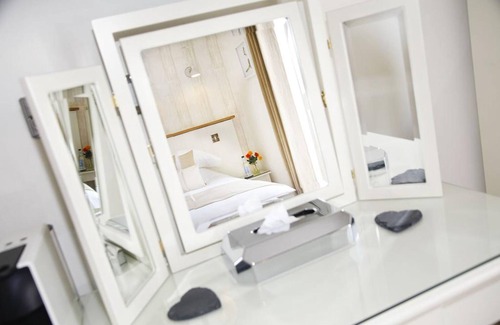 Llanrhidian Higher Cama Y Desayuno | The Estuary Bar and Rooms