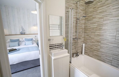 Llanrhidian Higher Cama Y Desayuno | The Estuary Bar and Rooms