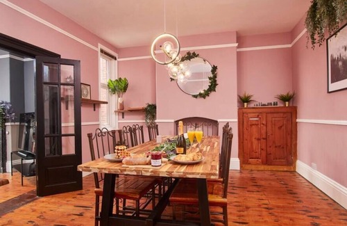 Robin Hood's Bay Villa | The Exquisite Gem of Robins Hood's Bay - Hot Tub