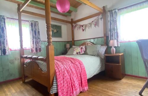 Pentrefelin Chalet De Esquí | The Fabulous flower hut