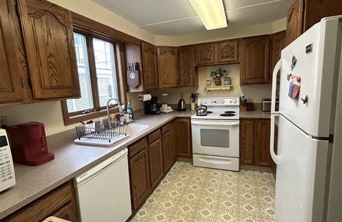 Niantic Casa | The Fairmont - Bay Views and Beach Access