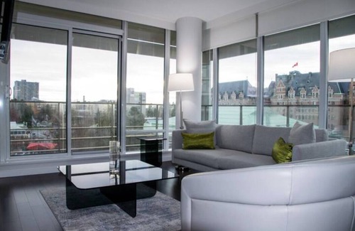 Downtown Victoria Condominio | The Falls by Victoria Royal Vacations