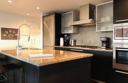 Downtown Victoria Condominio | The Falls by Victoria Royal Vacations