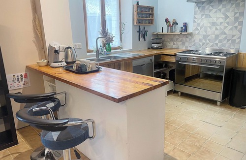 Cormicy Casa | The Family House, spacious with outdoor area, children's play area, wifi and parking.