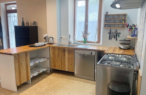 Cormicy Casa | The Family House, spacious with outdoor area, children's play area, wifi and parking.