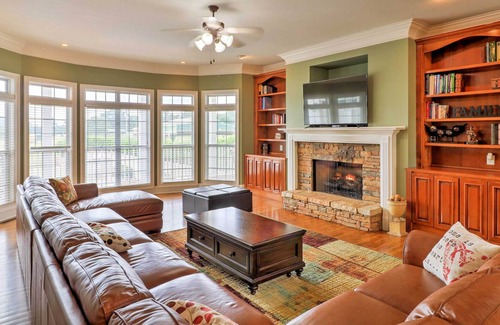 Zebulon Casa | 'The Farm Mansion' w/ 3 Stories + Private Pool!