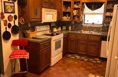 Bates Otro | The Farm on White Oak Mountain