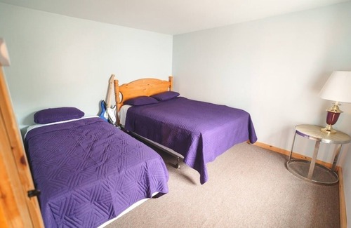 Peru Otro | The Farm @ Worthley Pond, Farmhouse, Rustic Barn, Private Beach, hot tub, sauna