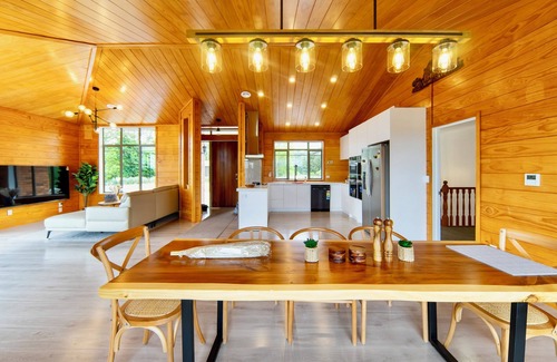 Tamahere Casa | The Farmette on top of the hill, with great views, and friendly animals