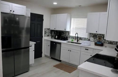 South Salt Lake Casa | The Farmhouse - Fiber Wifi, W&D, Pet Friendly