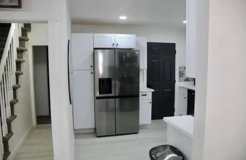 South Salt Lake Casa | The Farmhouse - Fiber Wifi, W&D, Pet Friendly